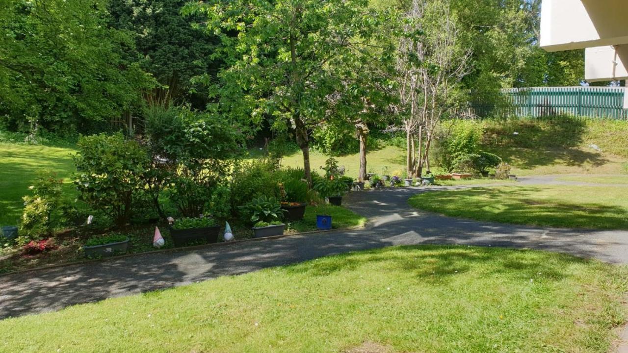 1 Bedroom Newton Apartment L Free Parking L Wigan Royal Infirmary L Haigh Hall L Central Location Ngoại thất bức ảnh