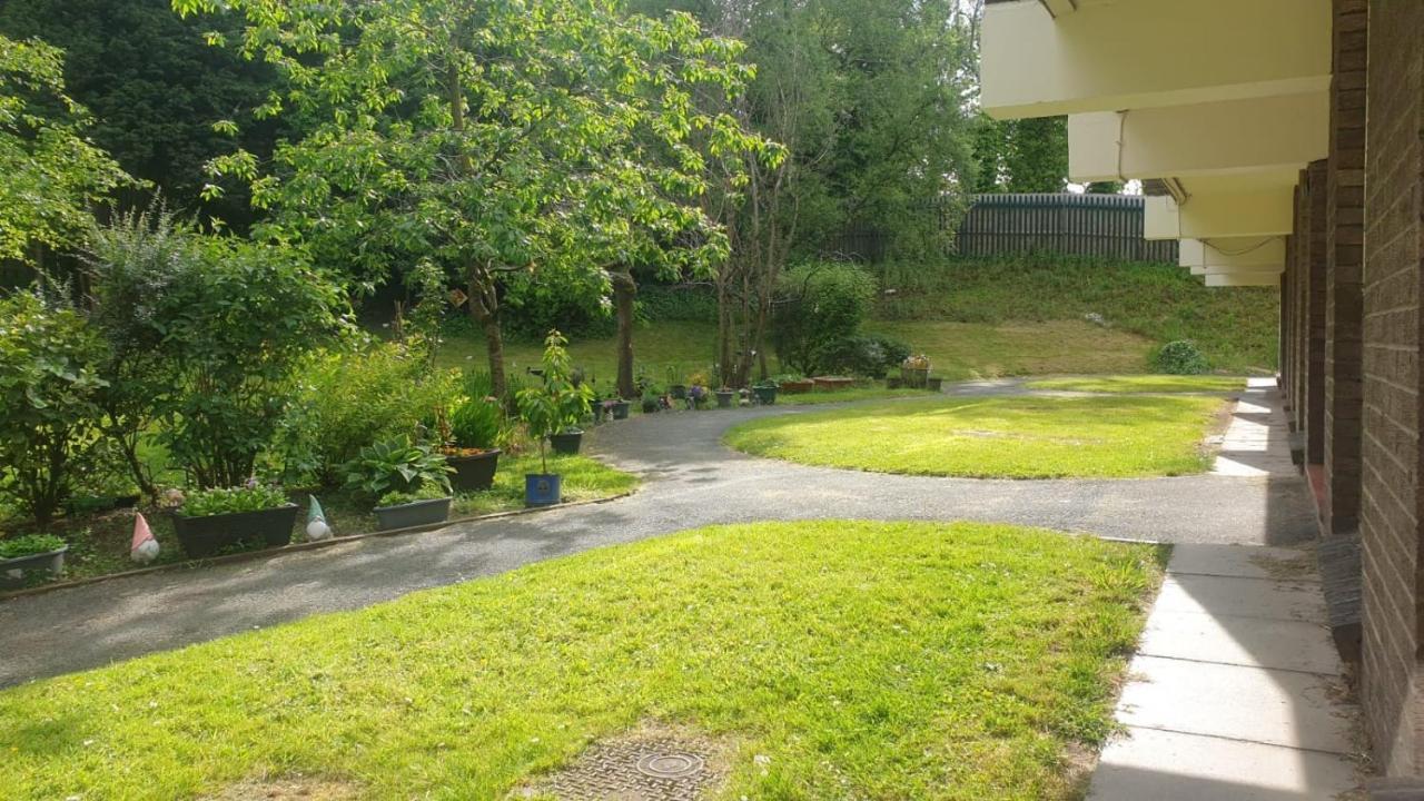 1 Bedroom Newton Apartment L Free Parking L Wigan Royal Infirmary L Haigh Hall L Central Location Ngoại thất bức ảnh